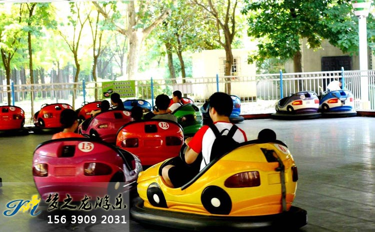 碰碰車游樂場(chǎng)